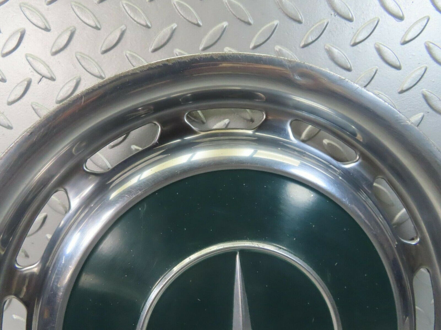 8419 Mercedes-Benz Vintage Wheel Trim Hub Cap 14