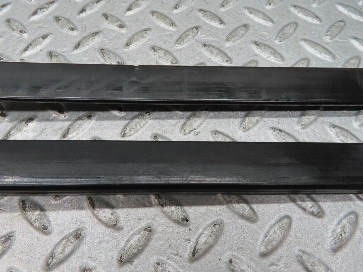 17692 Mercedes-Benz W116 450SEL Seat Belt Runner