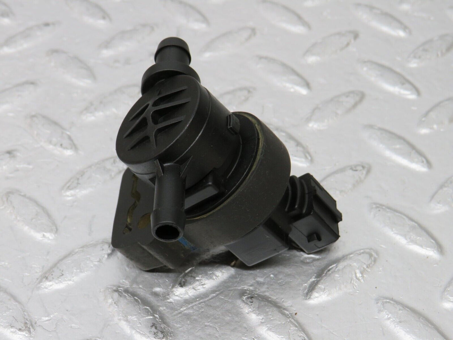 34750 Mercedes-Benz W210 320E Fuel Regeneration Vacuum Valve 0004701593