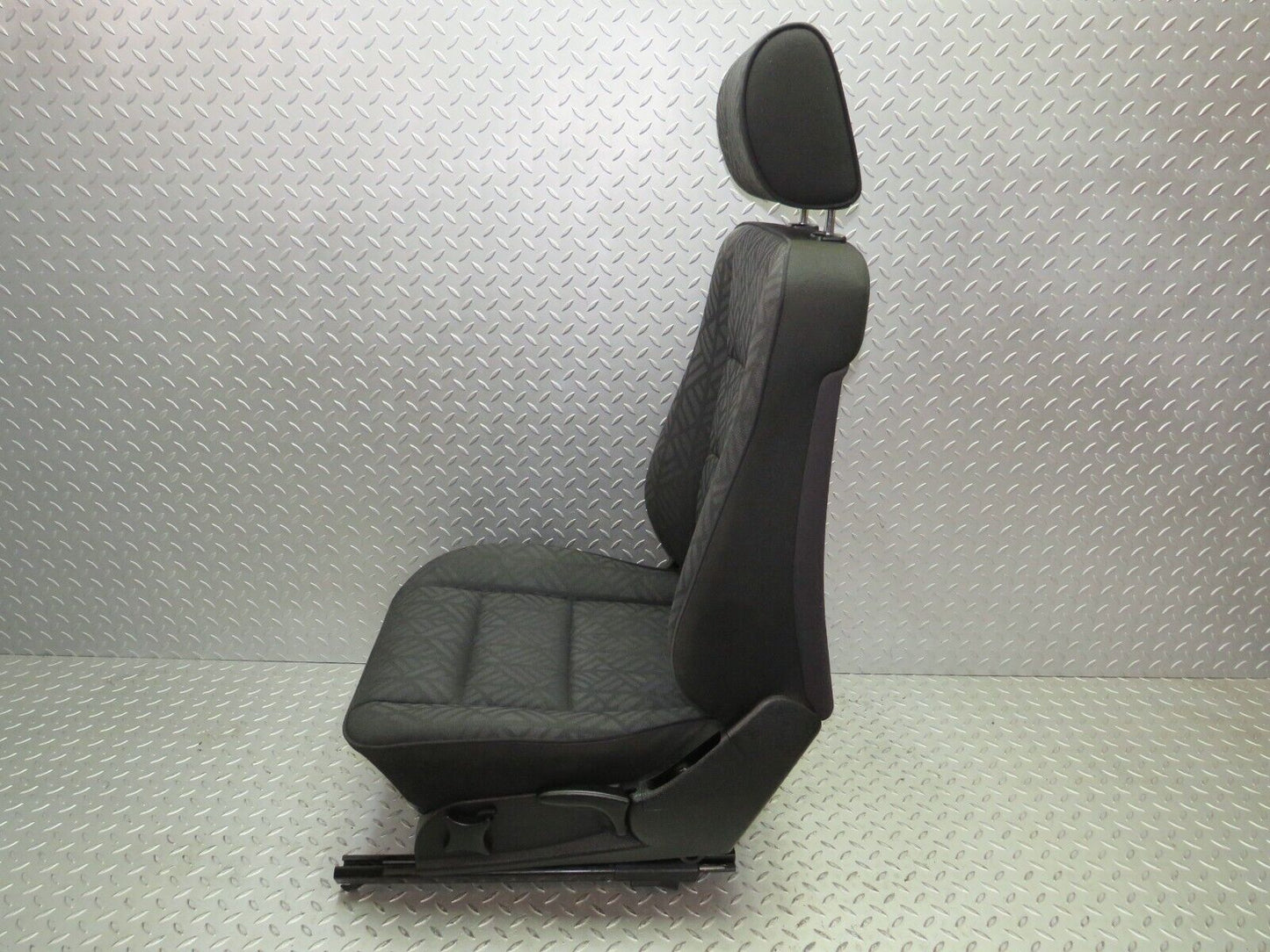 33348 Mercedes-Benz W202 C180 Front Left Passenger Seat 2029101450