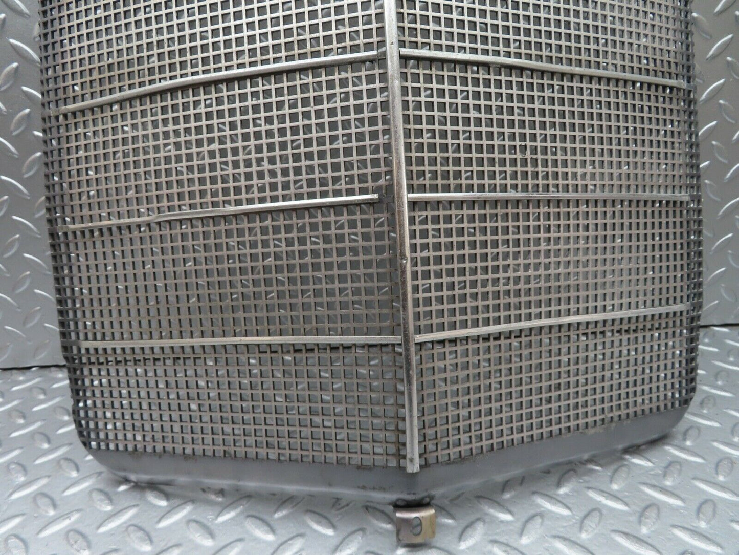 19798 Mercedes-Benz W121 190b Ponton Bonnet Grill
