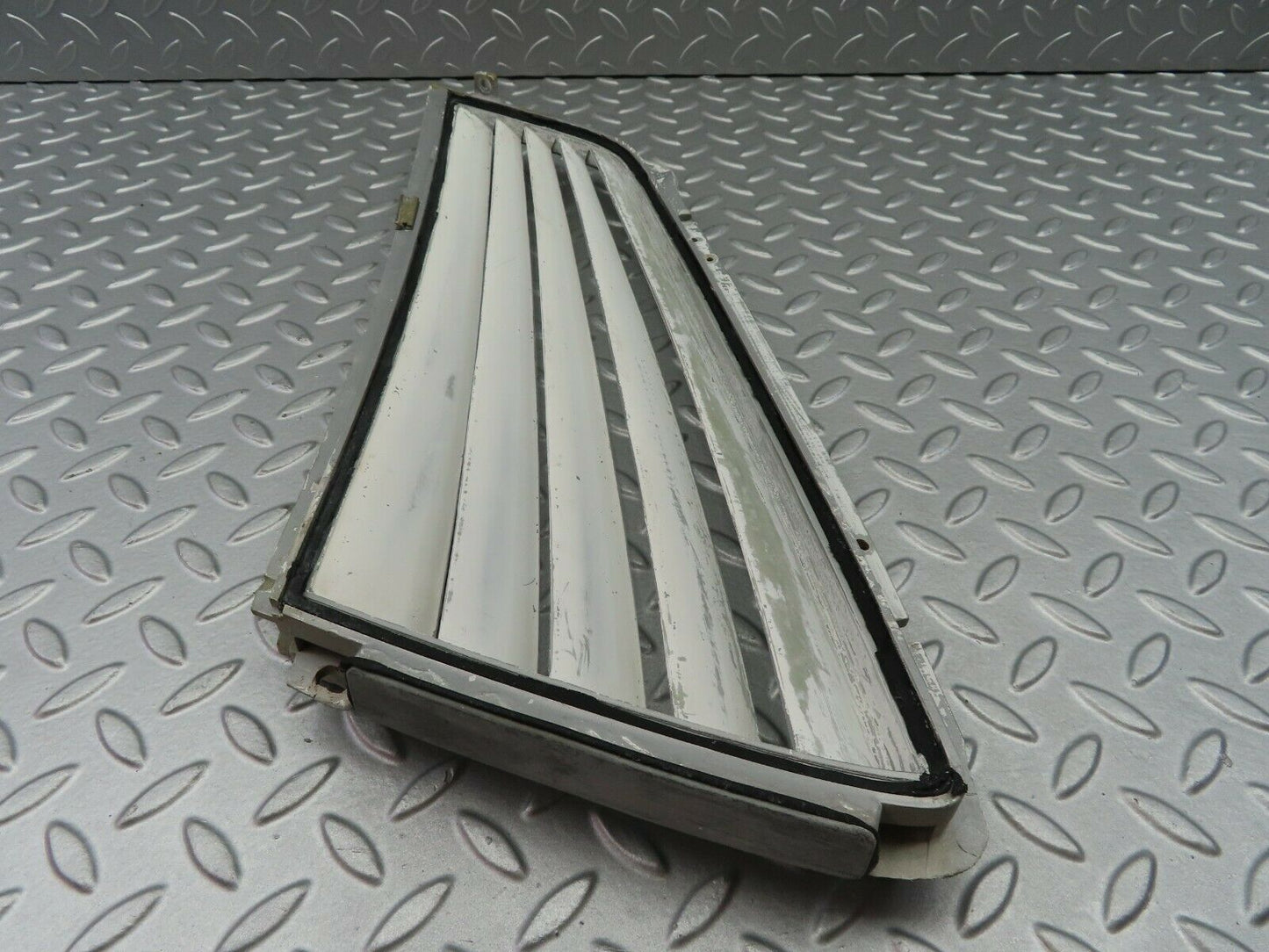 6917 Mercedes-Benz C107 350SLC Coupe Side Window Louvre Rear Right