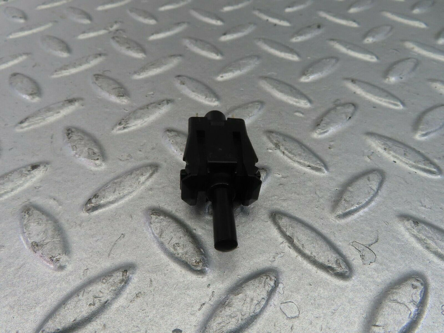 10400 Mercedes-Benz W201 190E Door Contact Switch 0015458714