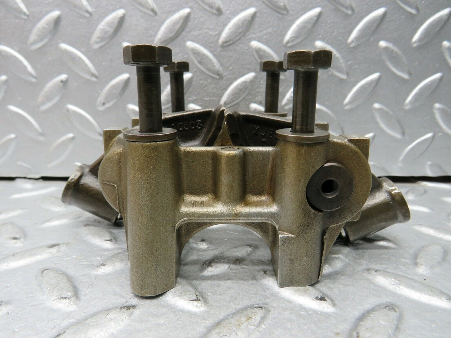 21741 Mercedes-Benz W126 300SE Rocker Arms Camshaft Bearing Block 1030510610