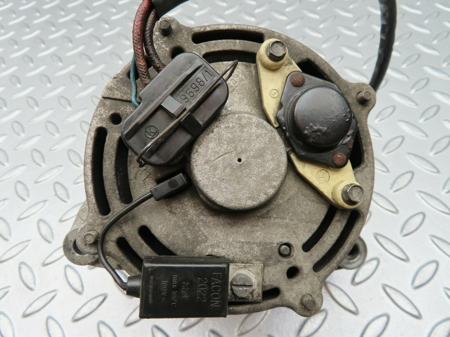 3915 Mercedes-Benz S123 200T Wagon Alternator 0120489918