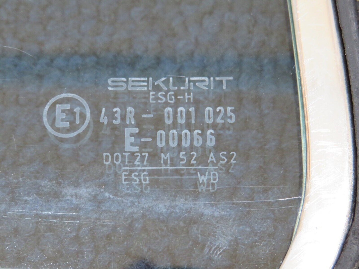 34412 Mercedes-Benz C126 380SEC Coupe Rear Right Window Glass