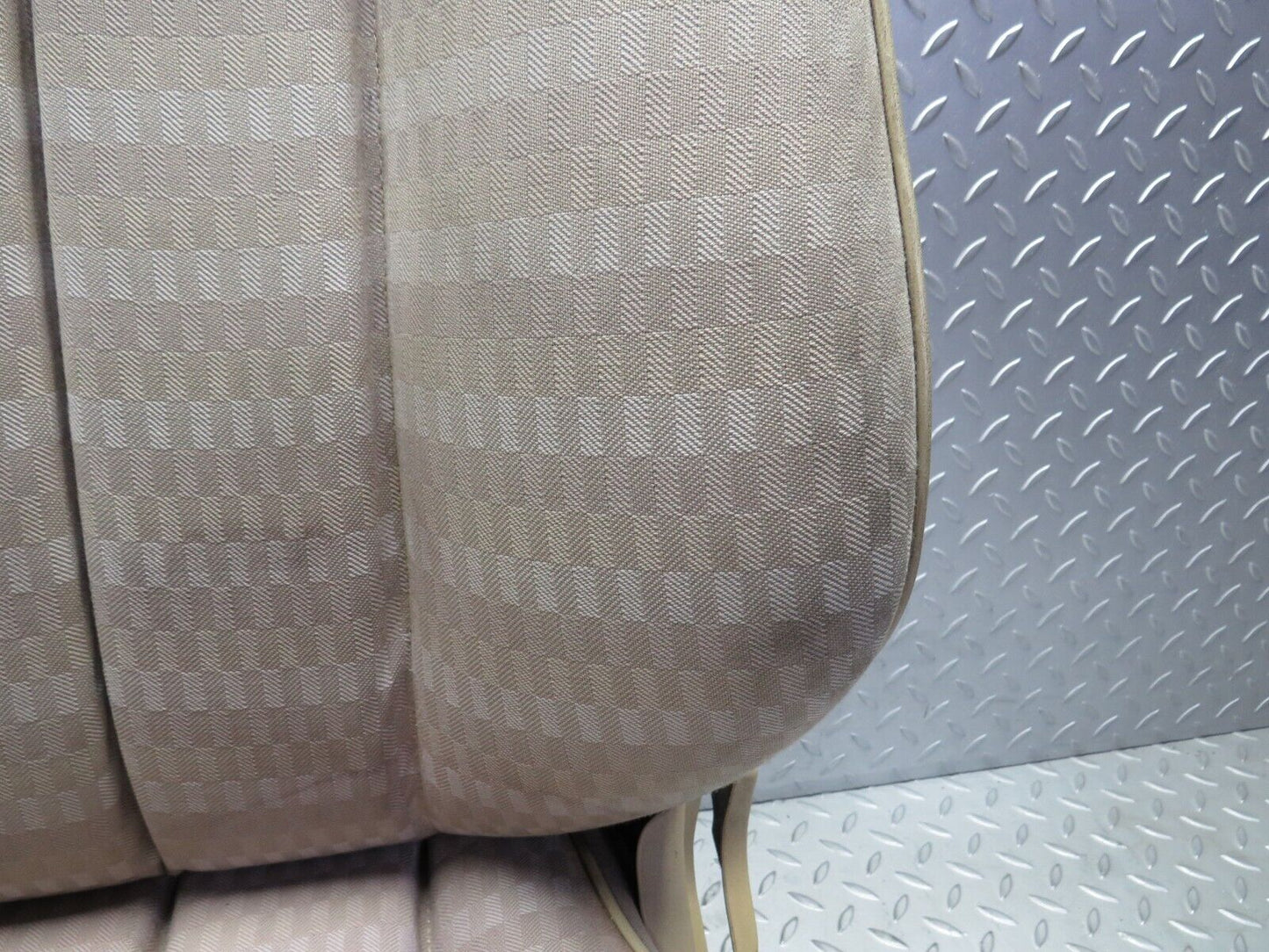 38879 Mercedes-Benz W201 190E Front Right Seat Beige