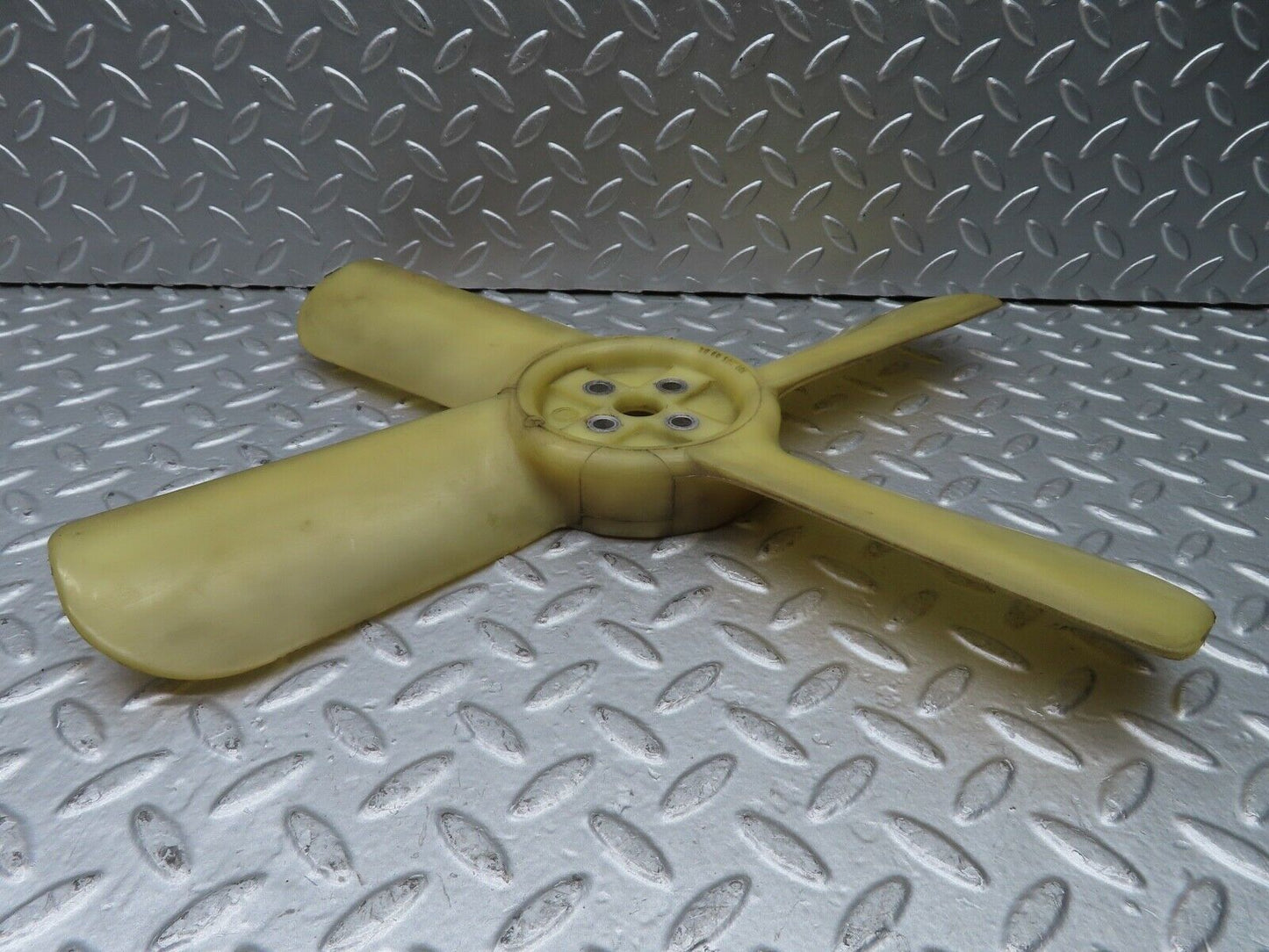 20932 Mercedes-Benz W114 250CE Coupe Engine Cooling Fan 1082050906