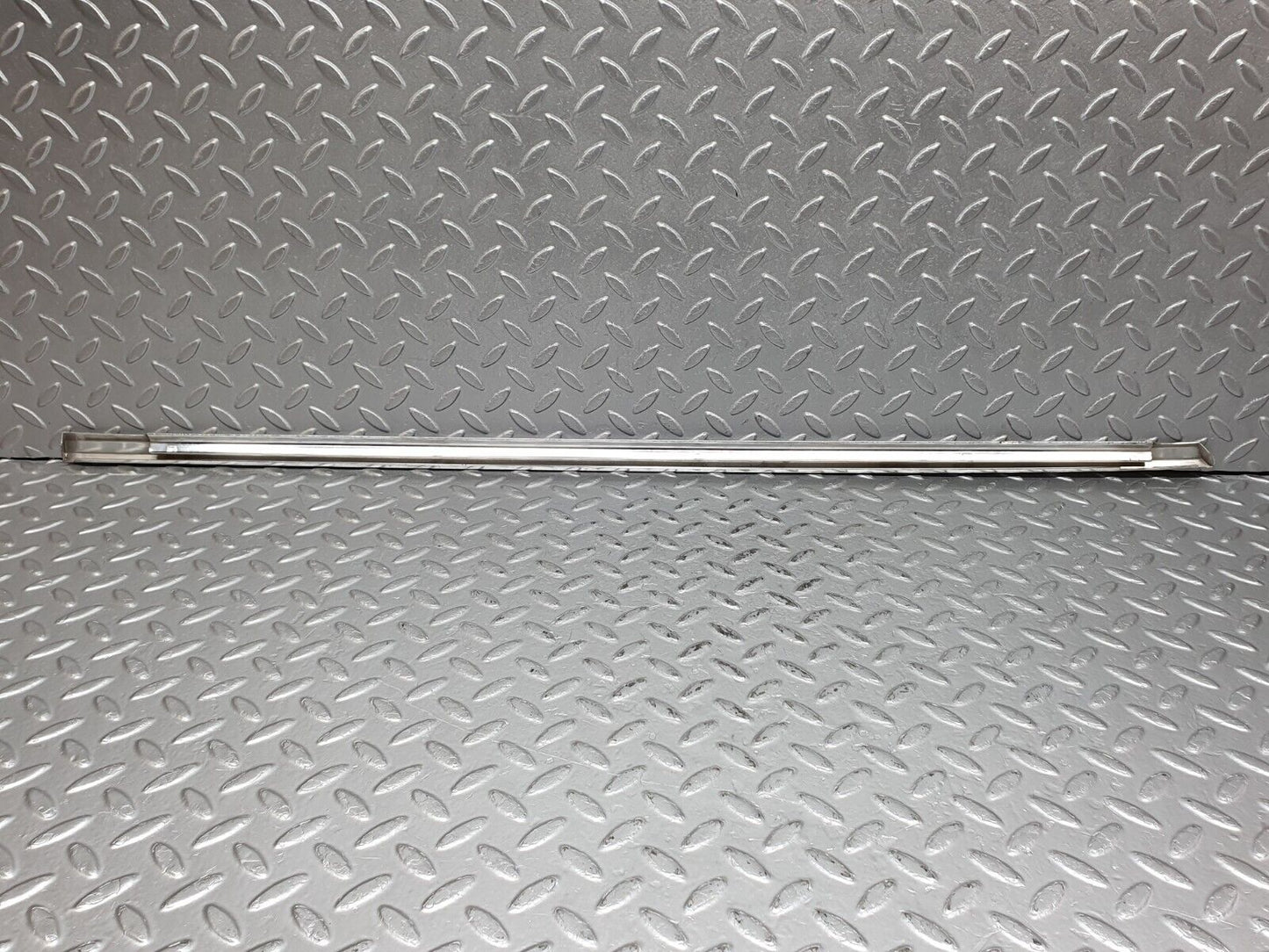 41190 Mercedes-Benz W126 300SE Front Left Door Chrome Moulding Trim