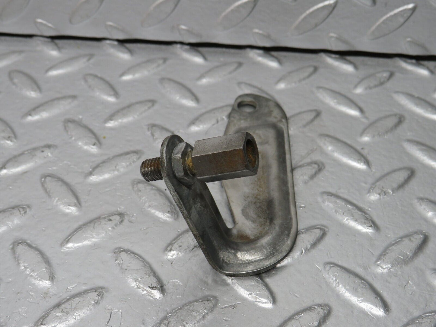 31163 Mercedes-Benz W123 200D Accelerator Cable Bracket