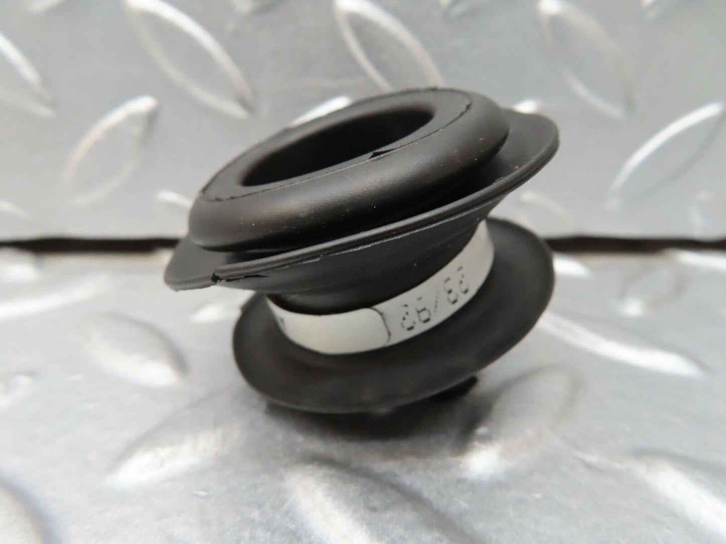 16477 Mercedes-Benz W124 260E Firewall Rubber Grommet 0089971781