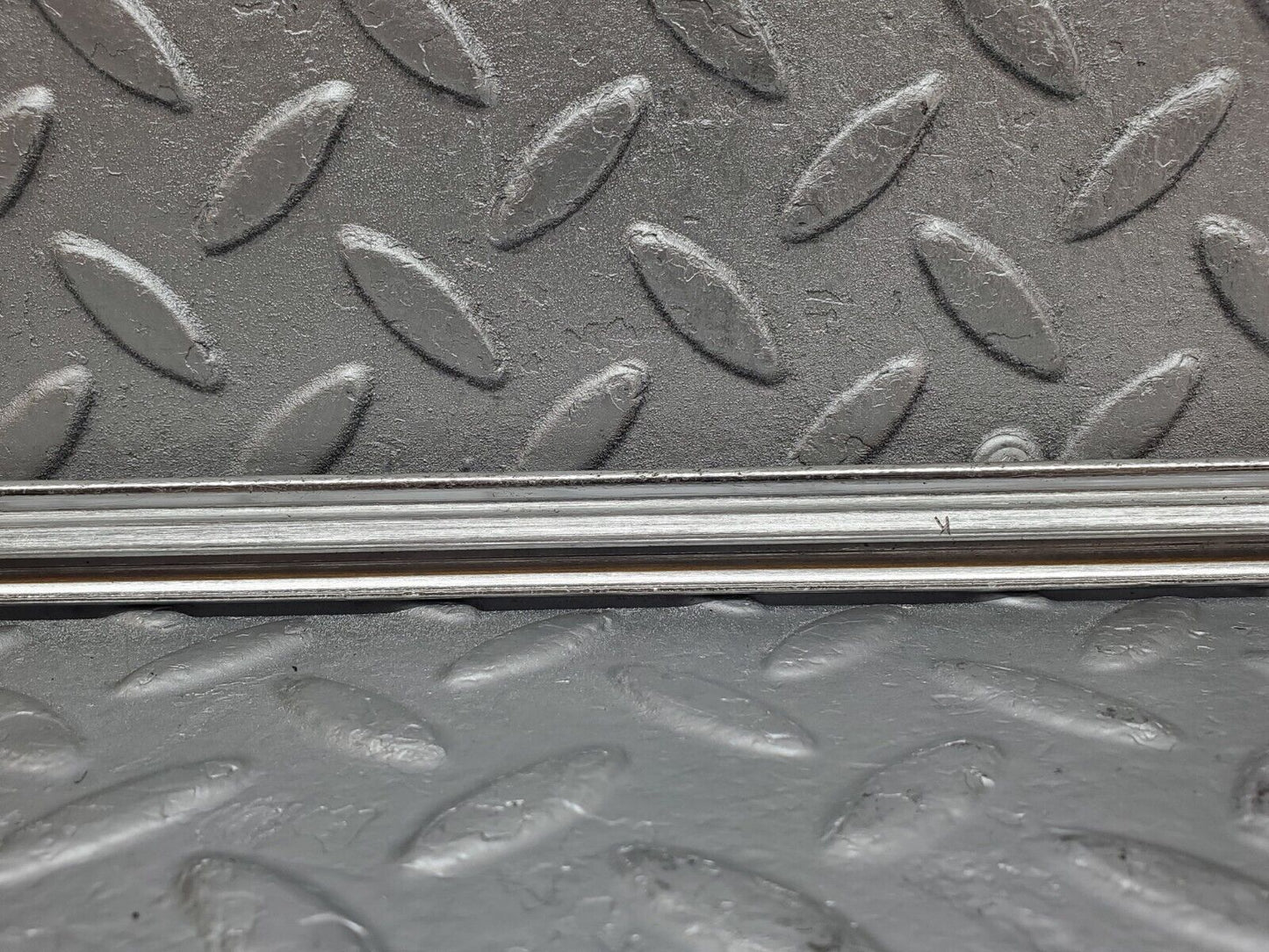 44542 Mercedes-Benz W123 280E Front Right Door Chrome Moulding Trim