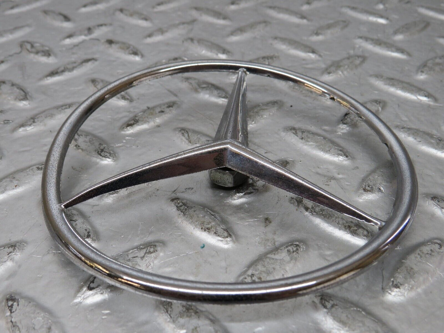 26053 Mercedes-Benz W116 450SE Trunk Badge Emblem