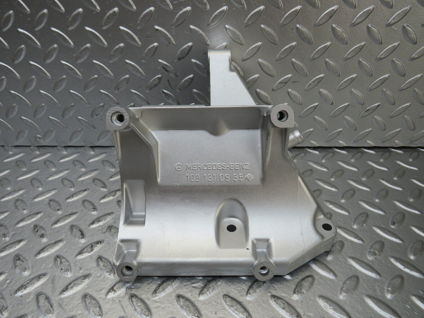 25957 Mercedes-Benz W124 280E Power Steering Pump Bracket 1031310935
