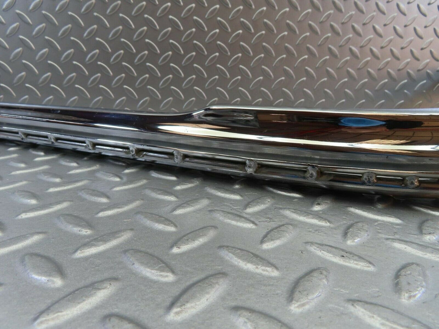 10606 Mercedes-Benz W116 Rear Left Upper Bumper Corner