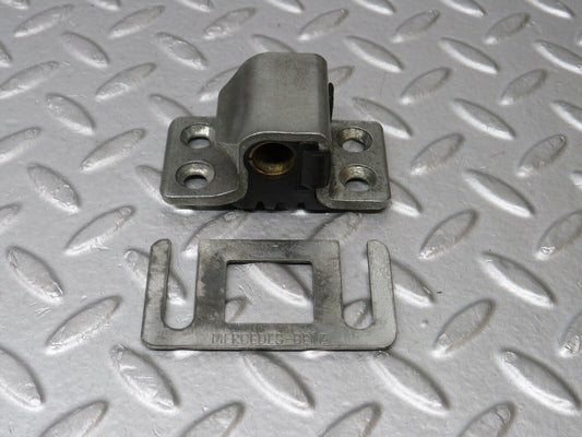 36128 Mercedes-Benz W126 420SE Door Lock Latch Right Side