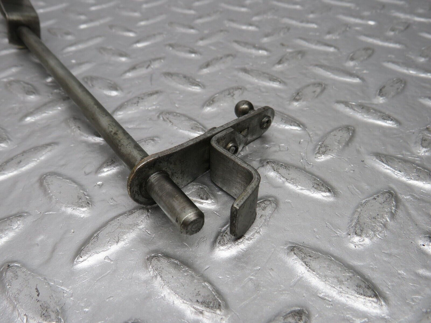 32784 Mercedes-Benz C107 R107 350 V8 Accelerator Pedal Linkage