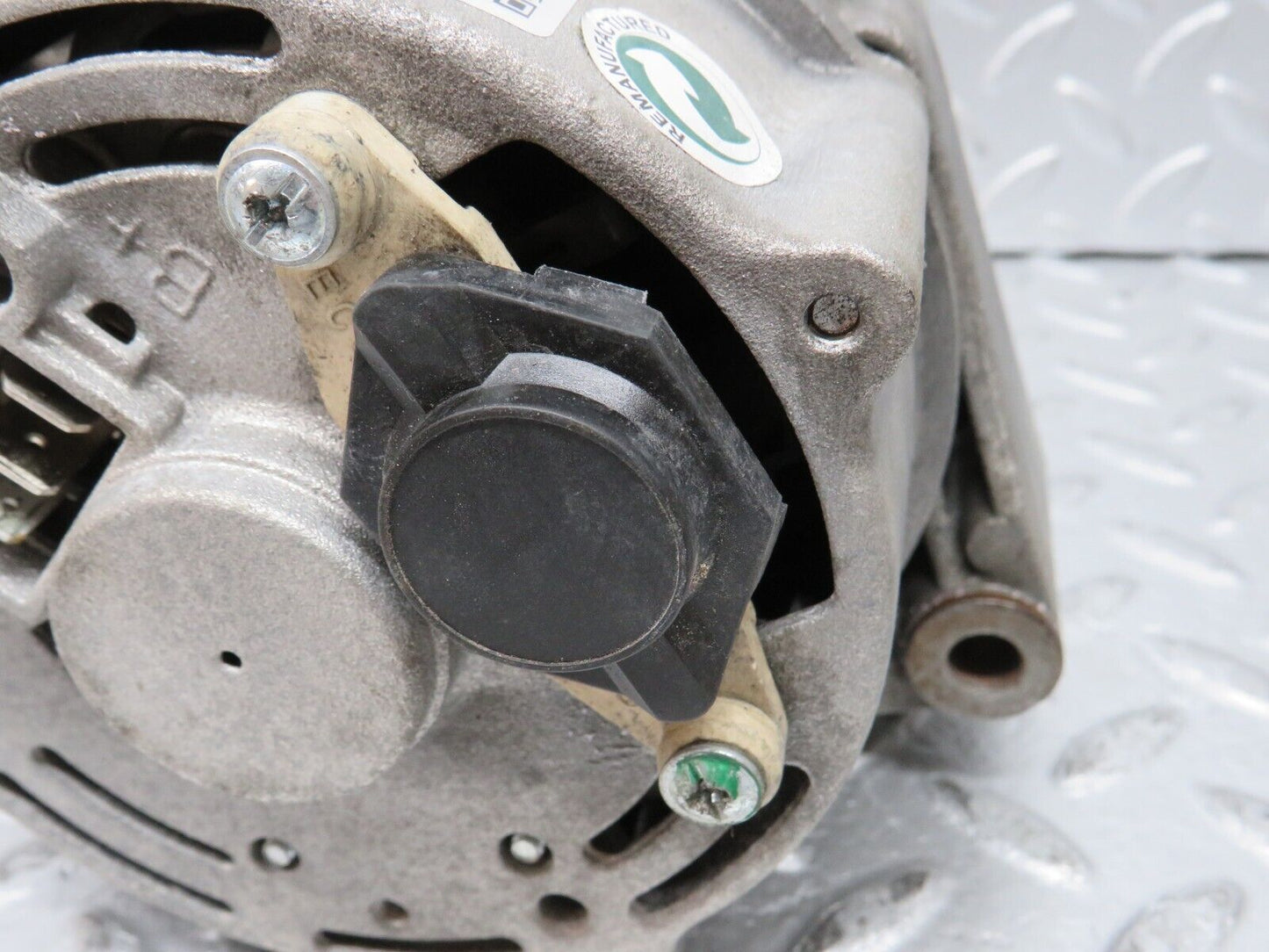 32073 Mercedes-Benz W123 230E Alternator Generator Lucas LRA00823