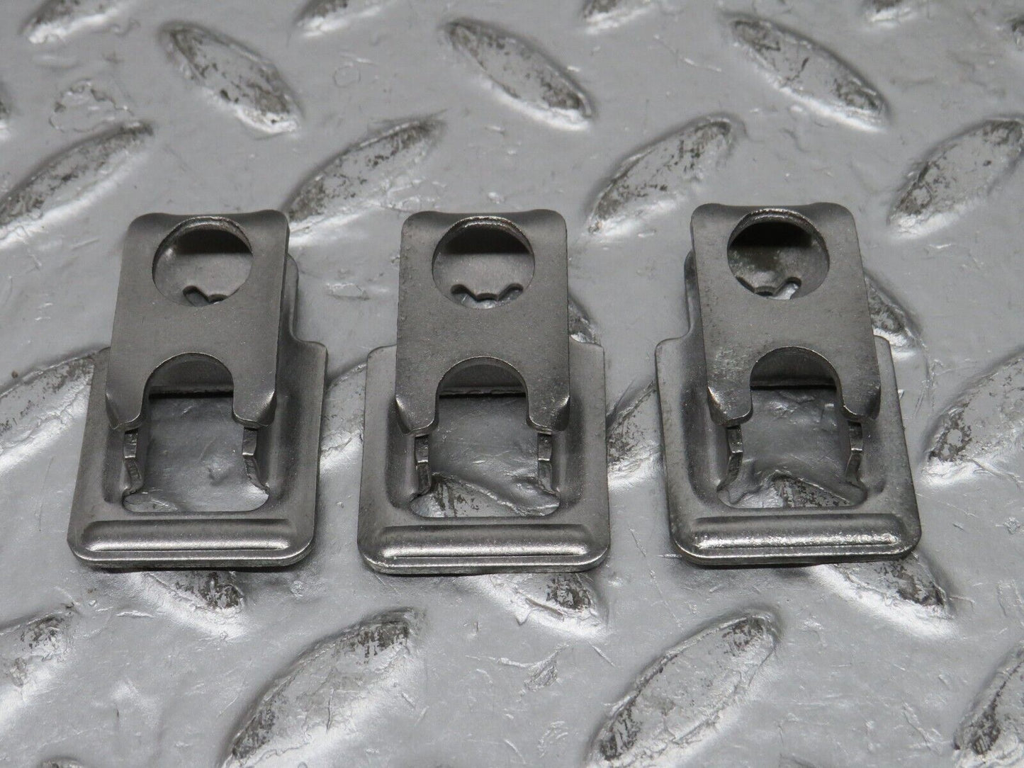 32701 Mercedes-Benz S124 300TE Wagon Fuel Injector Bracket Holder Set