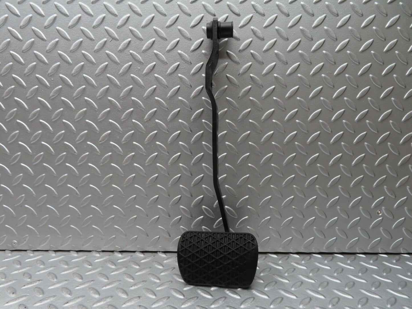 16965 Mercedes-Benz C123 280CE Coupe Brake Pedal With Rubber 1232910082