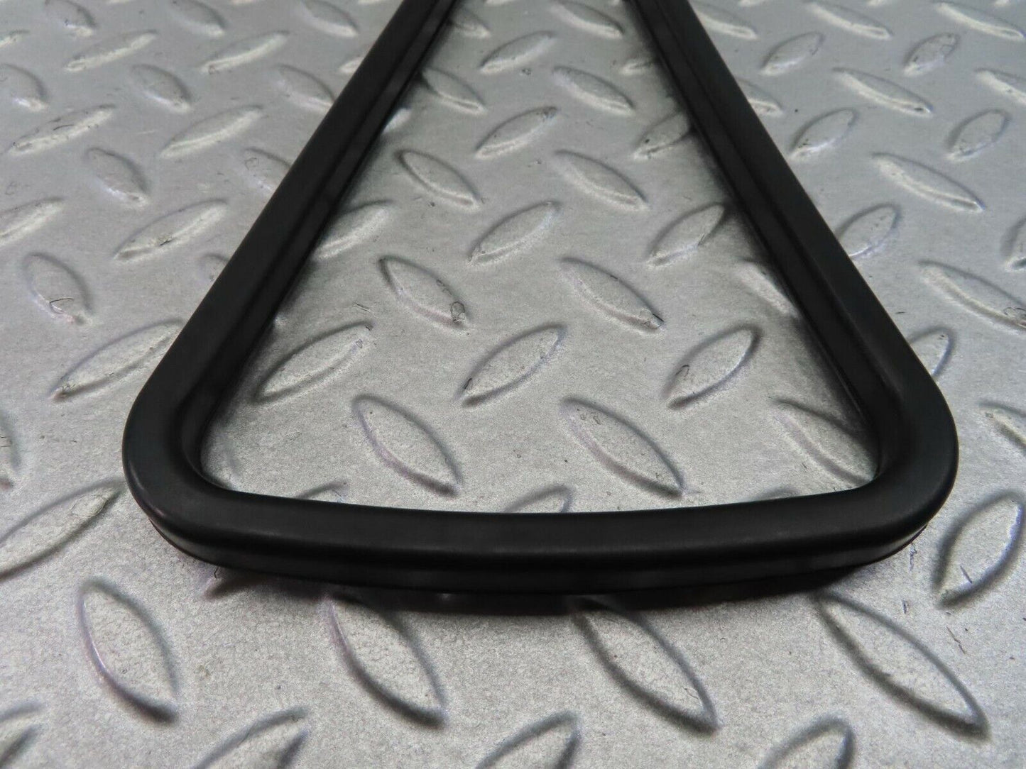 8102 Mercedes-Benz W123 Valve Cover Gasket Seal