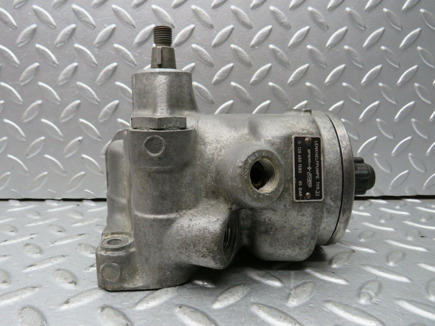 22203 Mercedes-Benz S123 280TE Wagon Power Steering Pump 1264601580