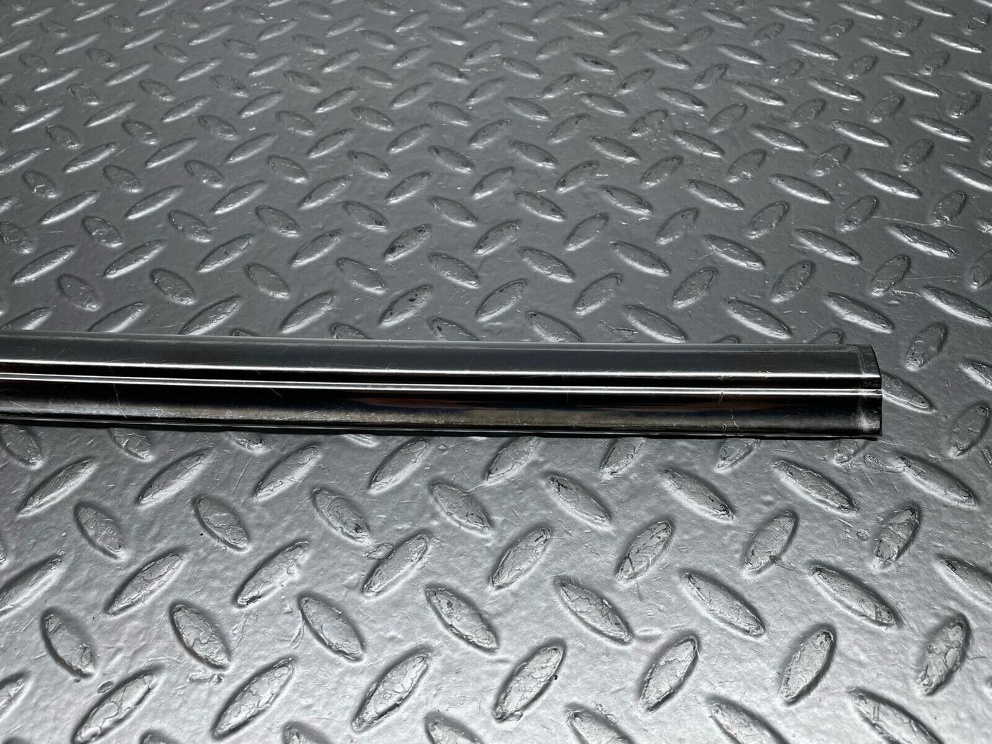 40520 Mercedes-Benz W108 Rear Windscreen Chrome Frame