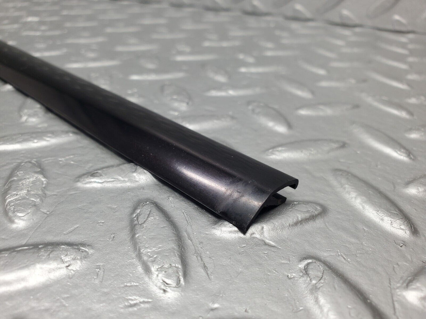 46978 Mercedes-Benz R129 320SL Coupe Left Door Window Moulding Trim