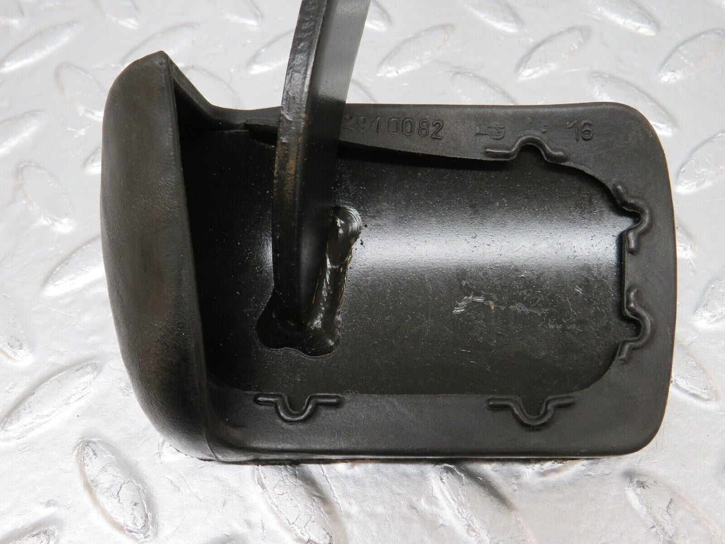 34096 Mercedes-Benz W124 260E Brake Pedal With Rubber 1232910082