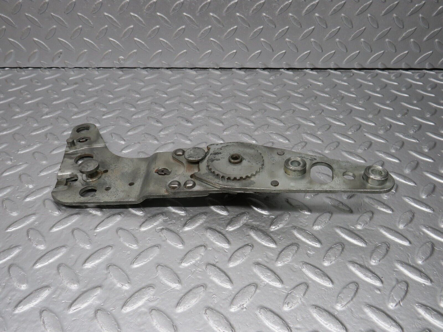 40015 Mercedes-Benz R107 350SL Front Right Seat Hinge 0009109285