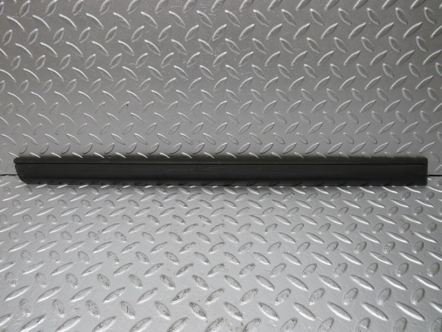 33957 Mercedes-Benz W124 260E Rear Right Door Centre Moulding Trim