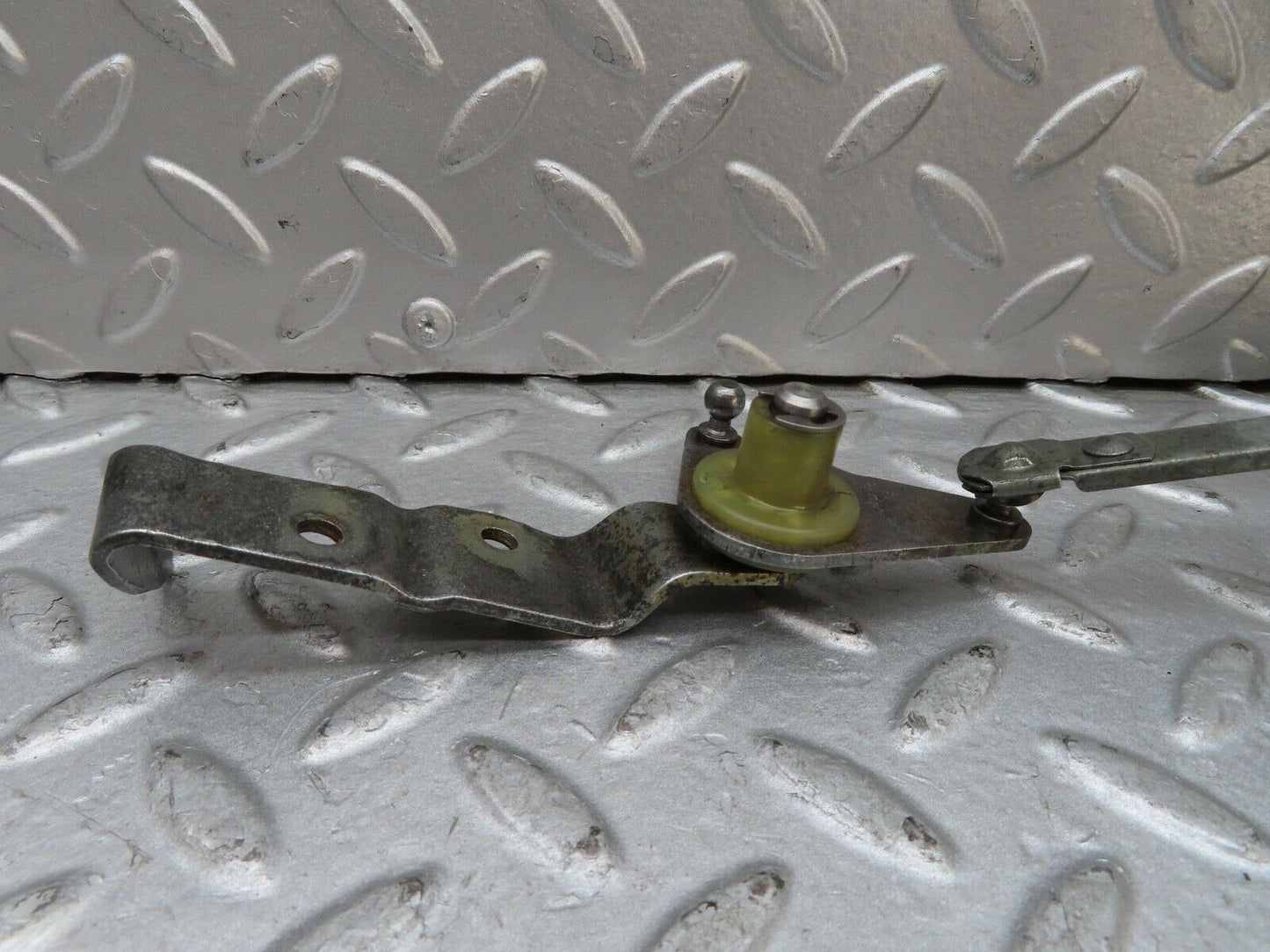 16911 Mercedes-Benz C123 280CE Coupe Throttle Linkage 0025450114