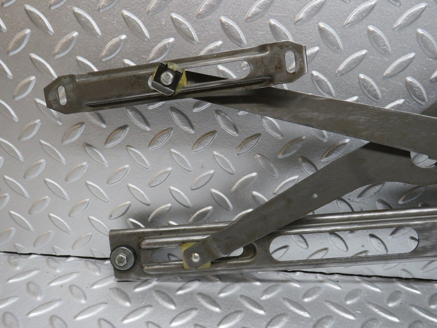 33199 Mercedes-Benz C107 R107 Front Right Power Window Regulator 1077200846