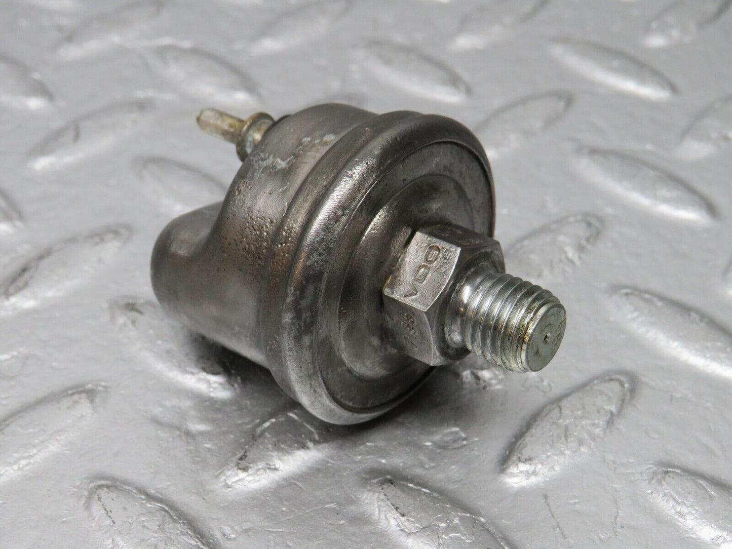 39152 Mercedes-Benz W201 190E Oil Pressure Sensor VDO
