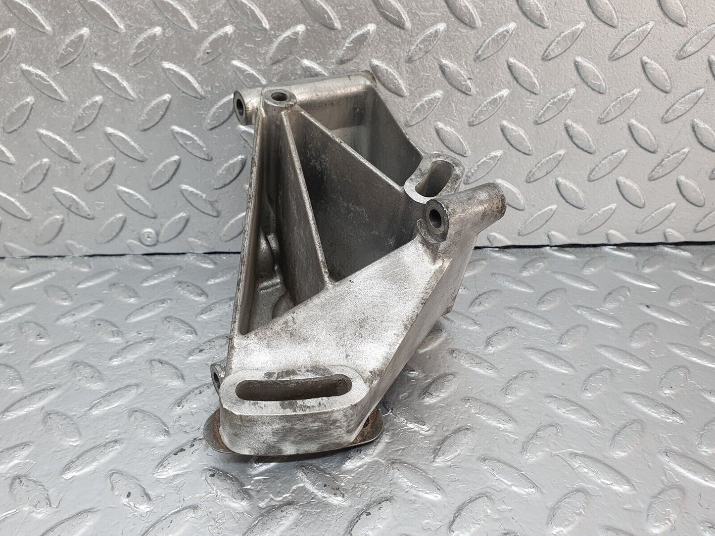 44016 Mercedes-Benz C123 230CE Coupe Power Steering Pump Bracket 1234660041
