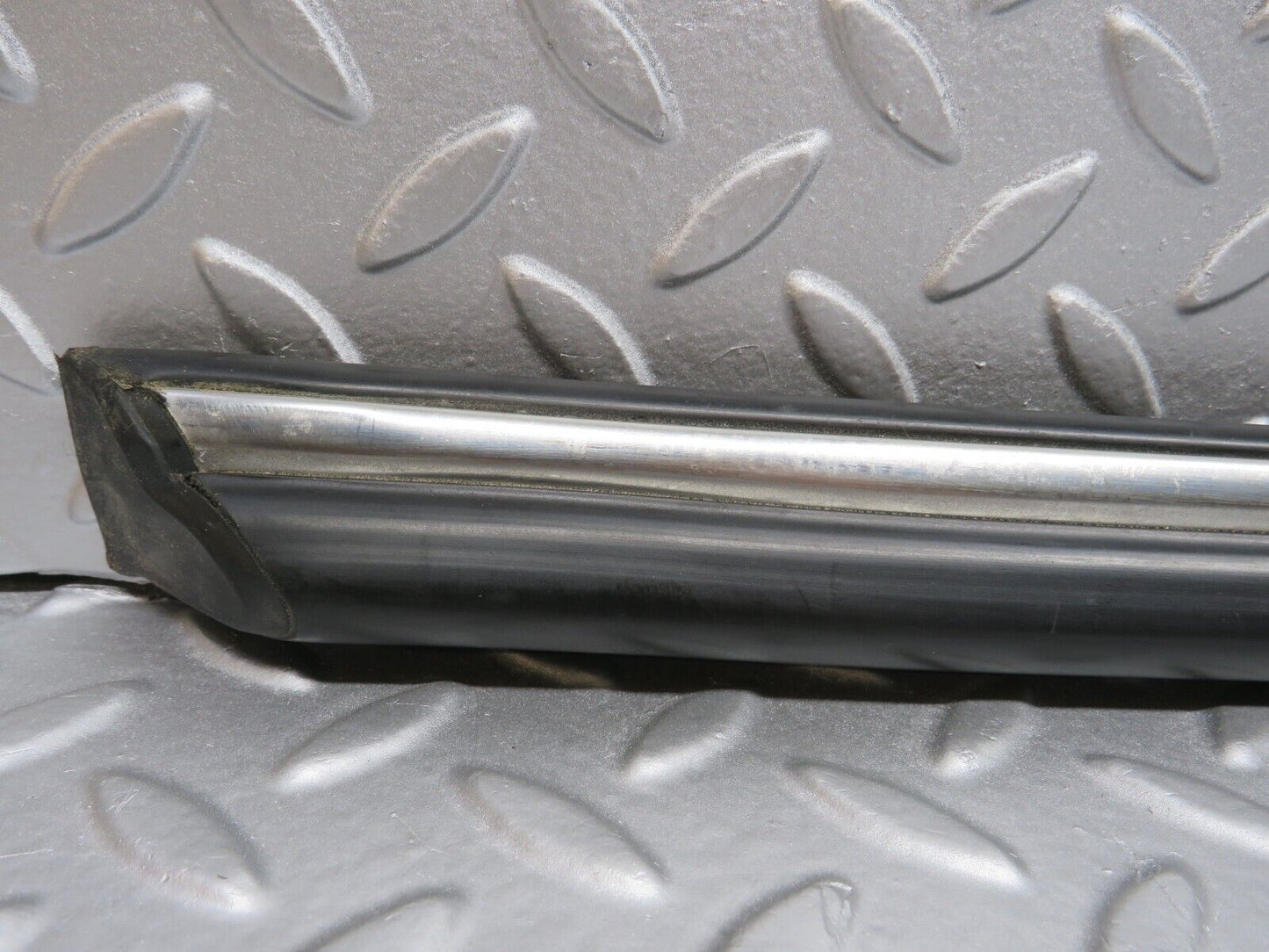 40209 Mercedes-Benz R107 Right Door Centre Moulding Trim