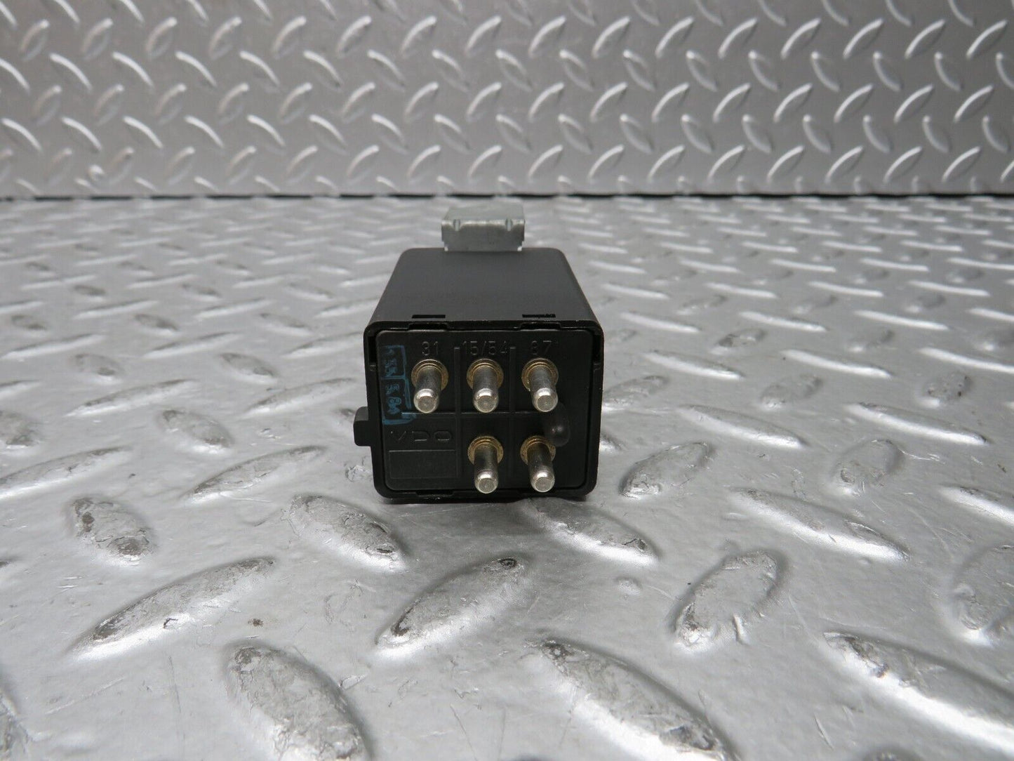 28669 Mercedes-Benz W123 230E Rear Heated Window Relay 1078200010