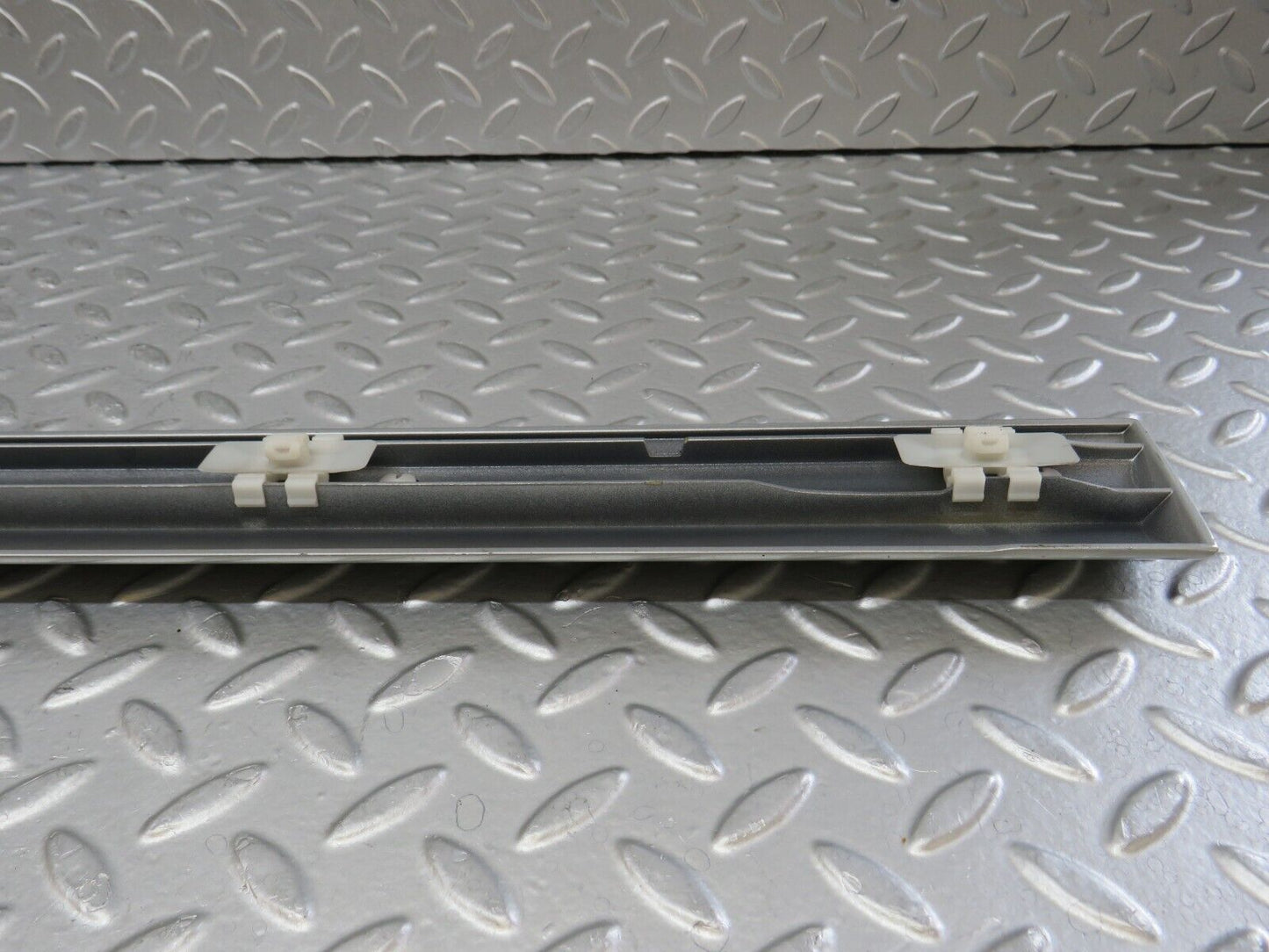 35013 Mercedes-Benz W210 320E Front Left Door Centre Moulding Trim 2106900382
