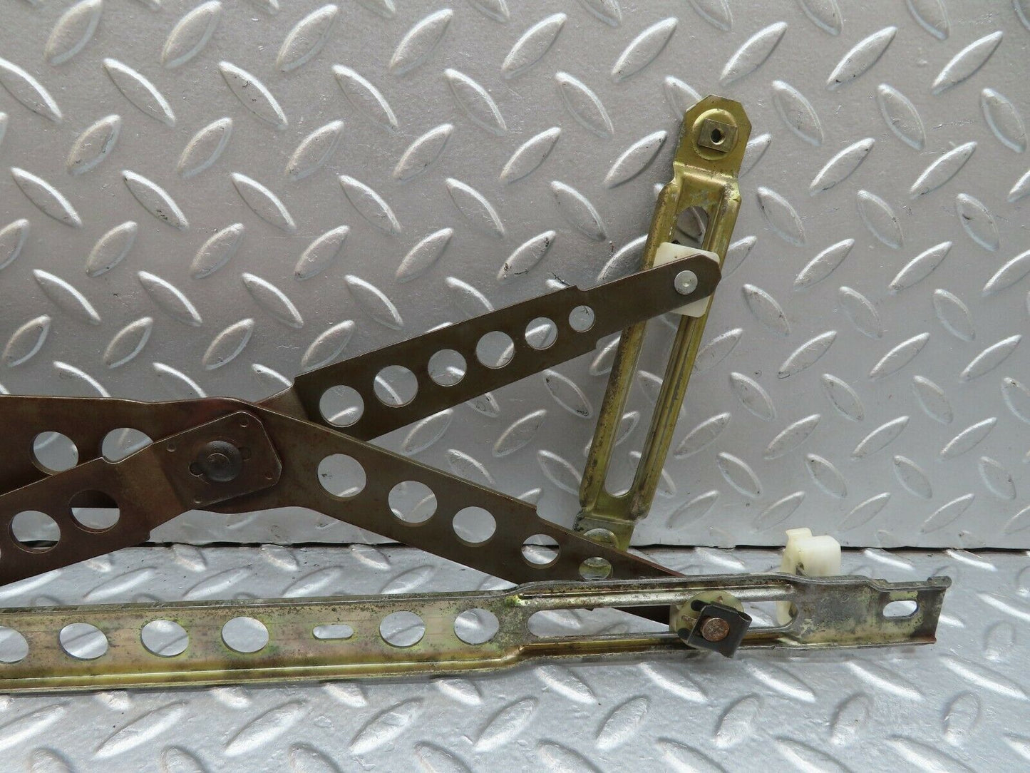 18042 Mercedes-Benz W123 200 Front Right Manual Window Regulator 1237200446