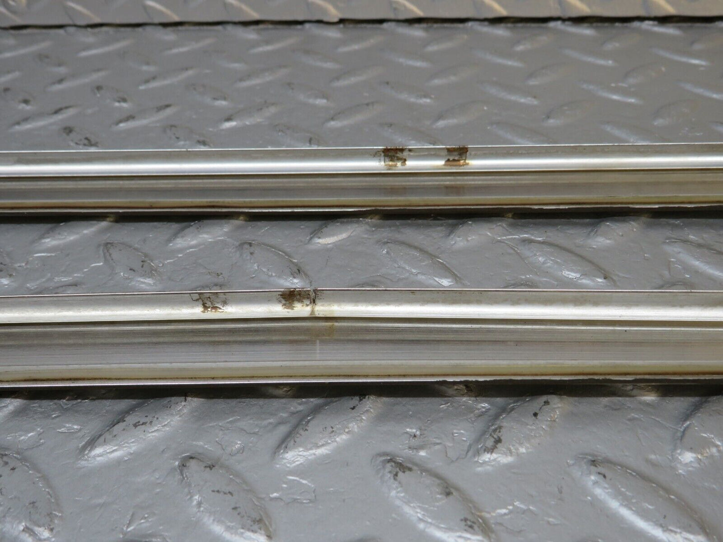 40263 Mercedes-Benz R107 Front Windscreen Chrome Frame
