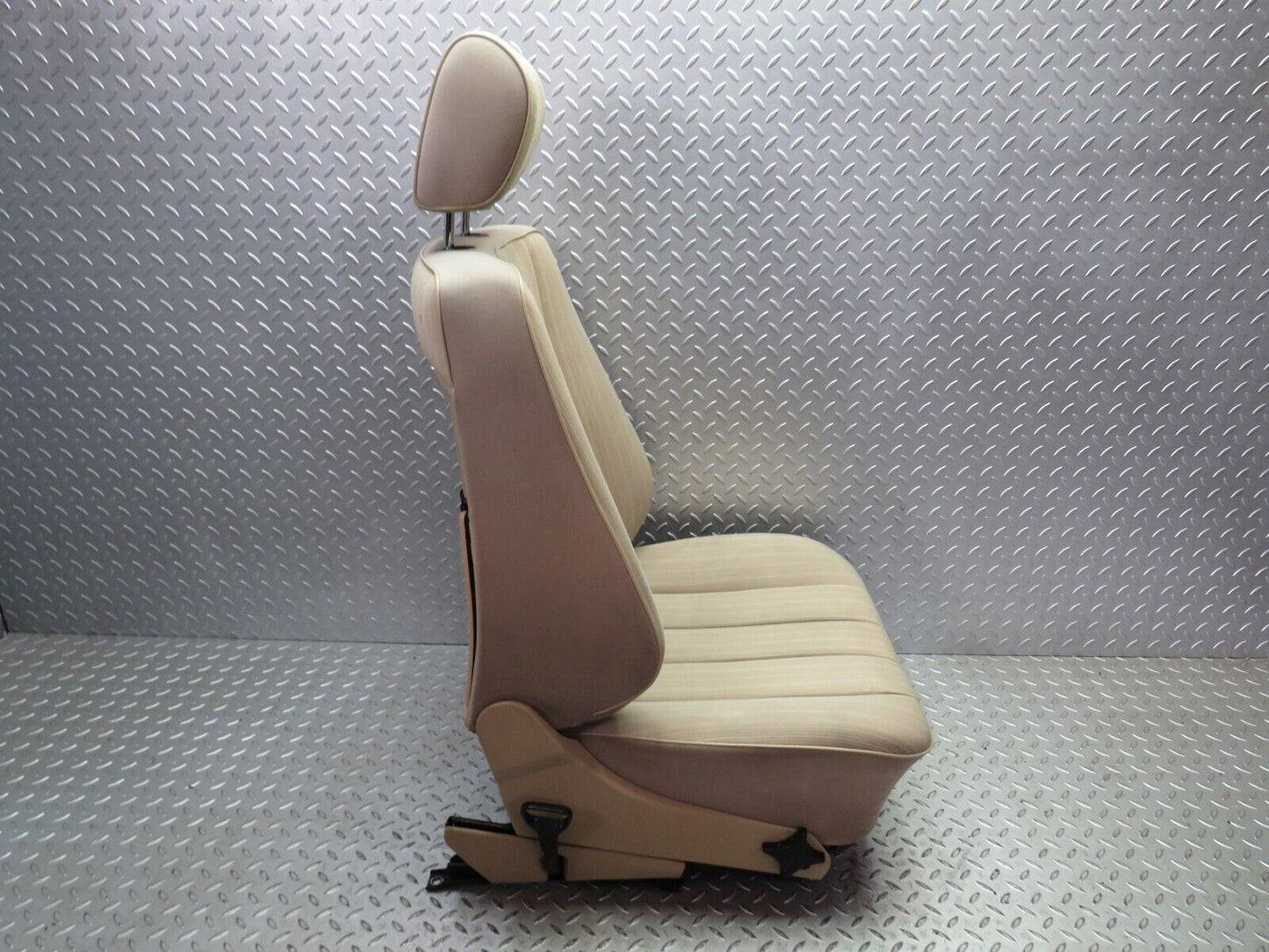 34232 Mercedes-Benz W124 260E Front Right Driver Seat Beige 1249101050