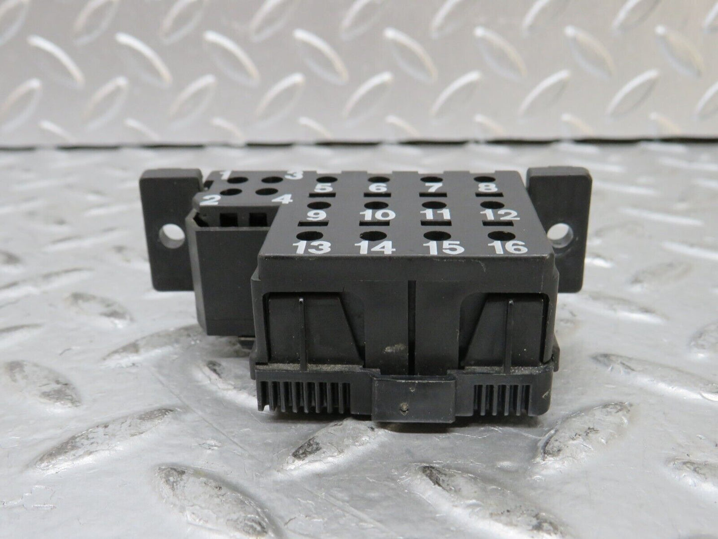 27553 Mercedes-Benz S124 300TE Wagon Diagnostic Connector 1295455540