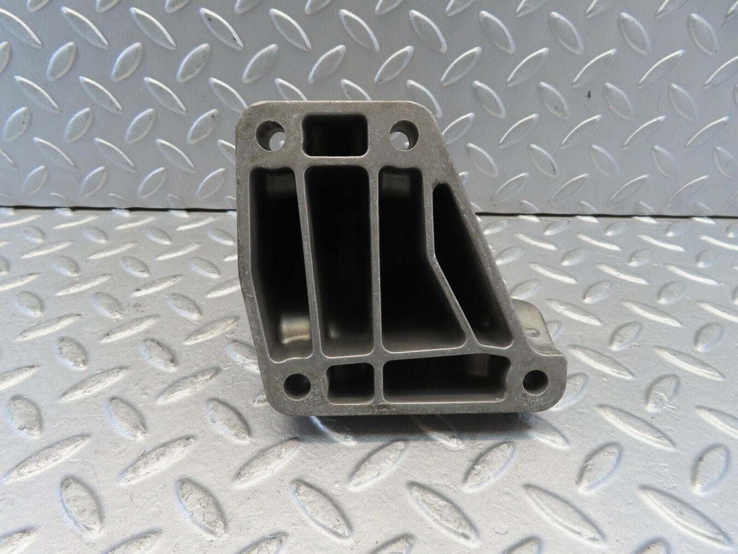11279 Mercedes-Benz W221 S320 Engine Mount Bracket Left Side 6422230404