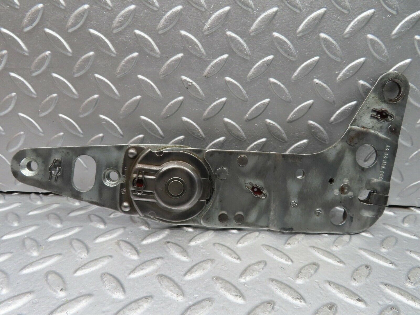 20552 Mercedes-Benz R107 450SL Front Right Seat Hinge 0009108086