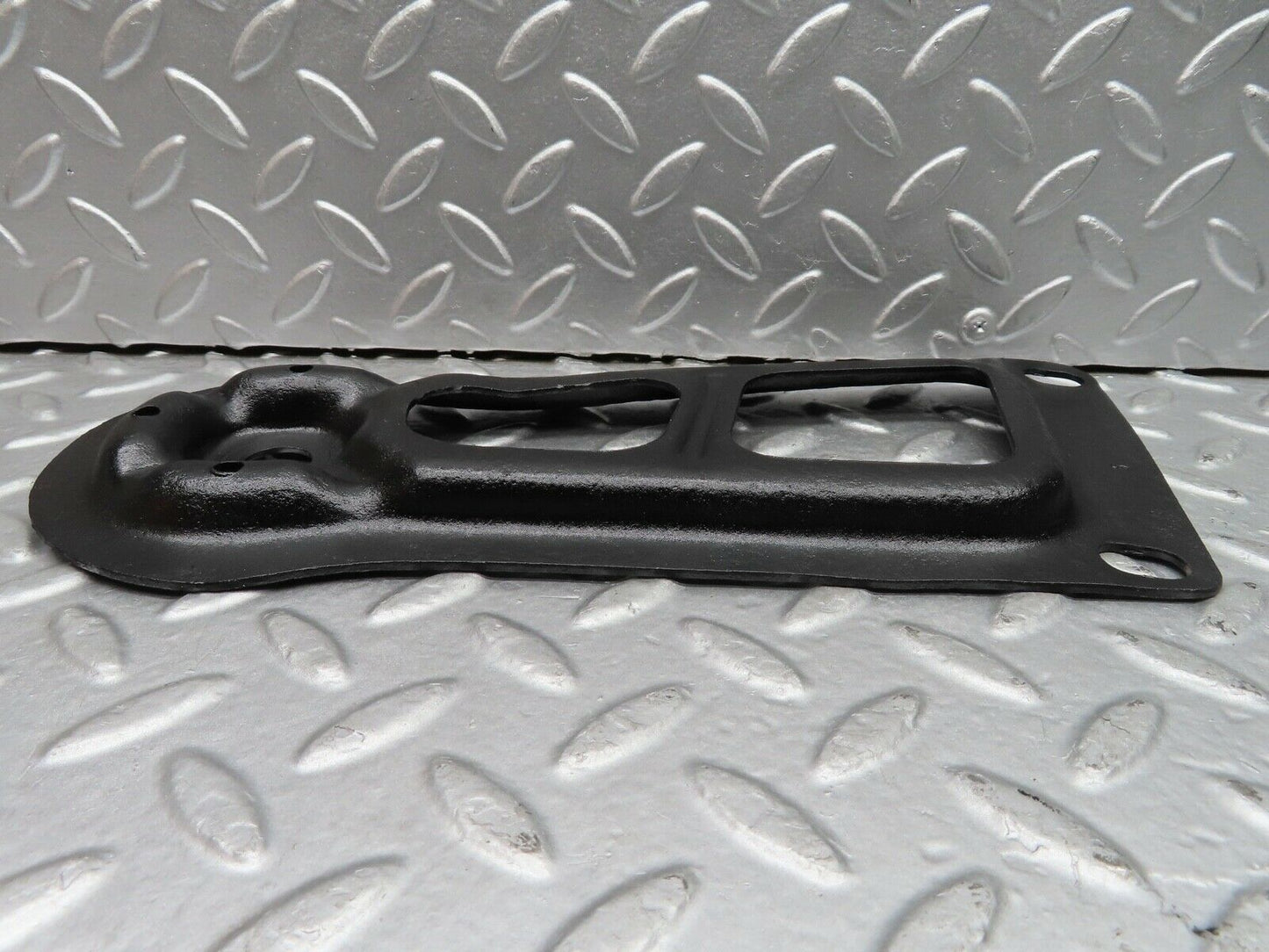 21289 Mercedes-Benz W123 230E Rear Suspension Axle Mounting Bracket