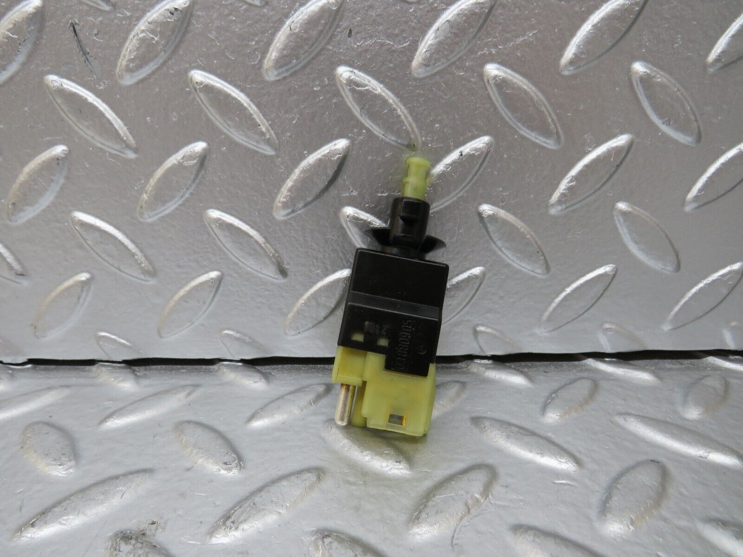 25682 Mercedes-Benz W124 280E Brake Light Switch 0005459909