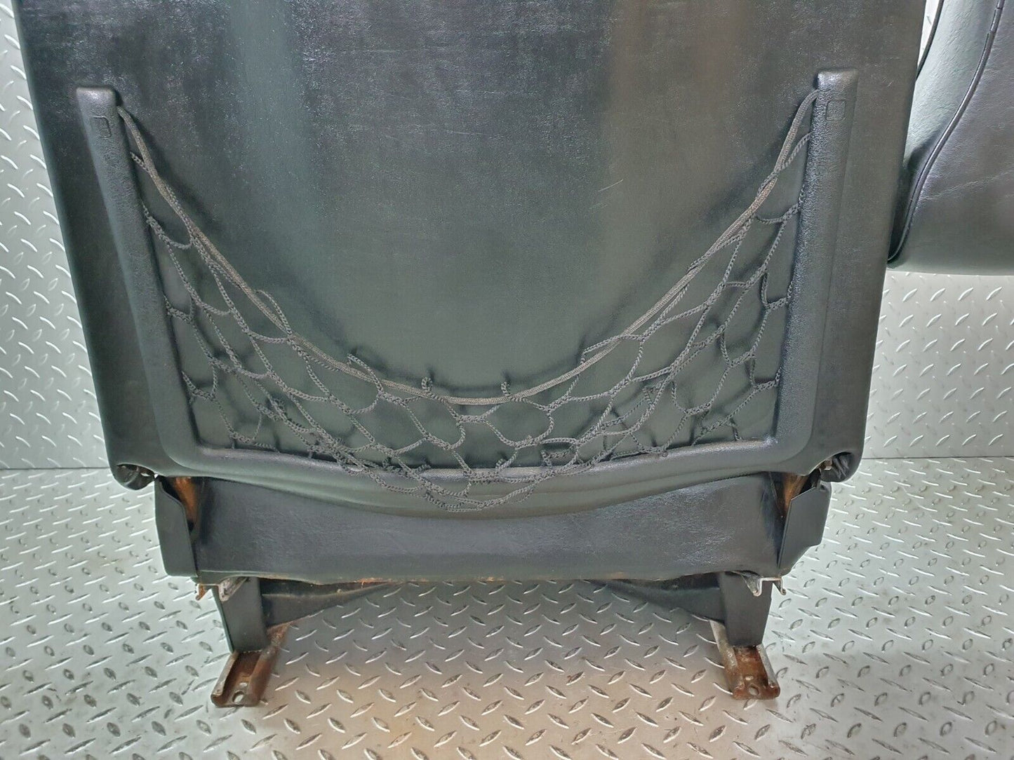 40807 Mercedes-Benz W123 300D Front Left Seat Leather Black