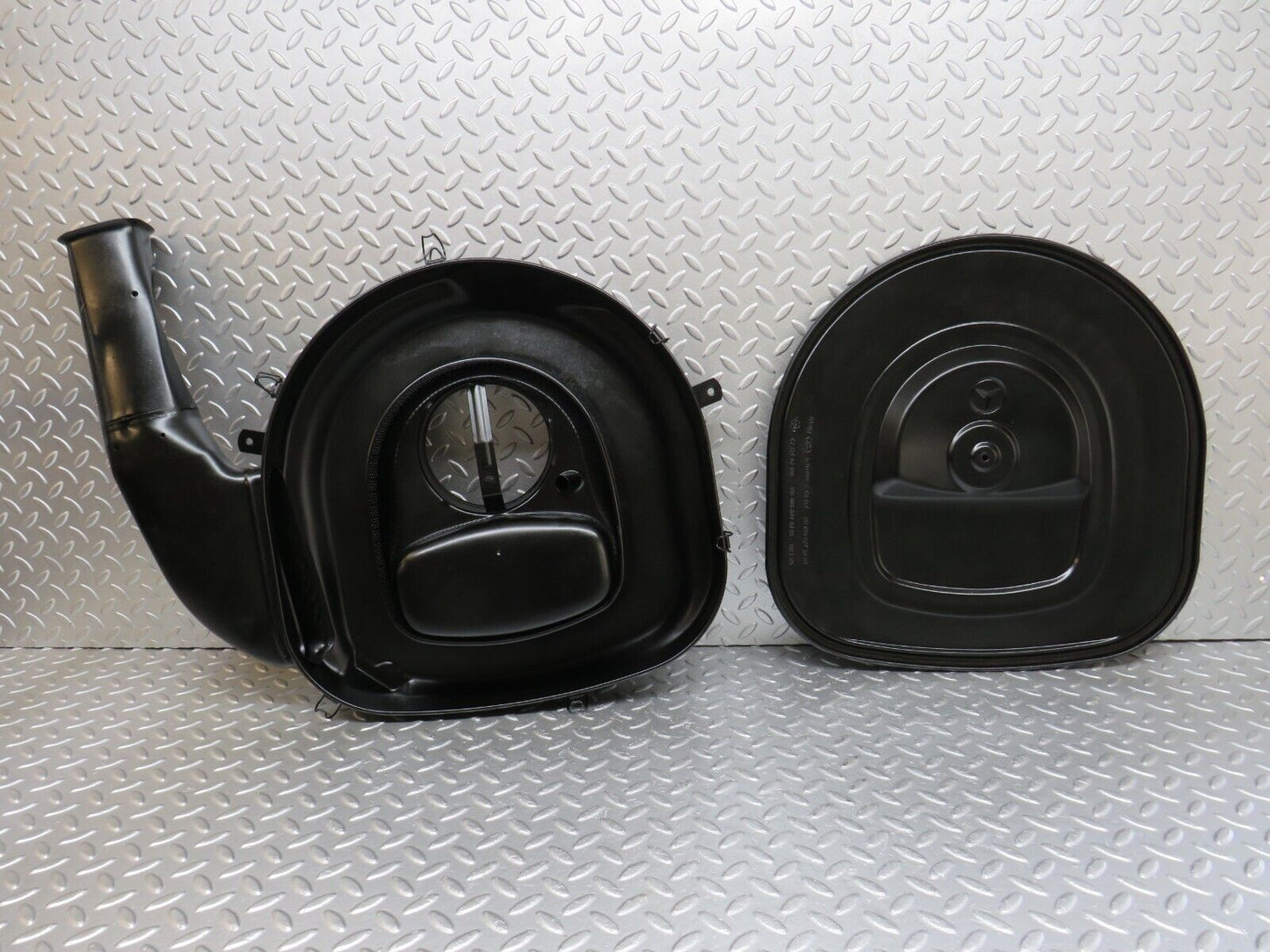 33557 Mercedes-Benz C107 R107 Air Filter Box Housing 0080948902