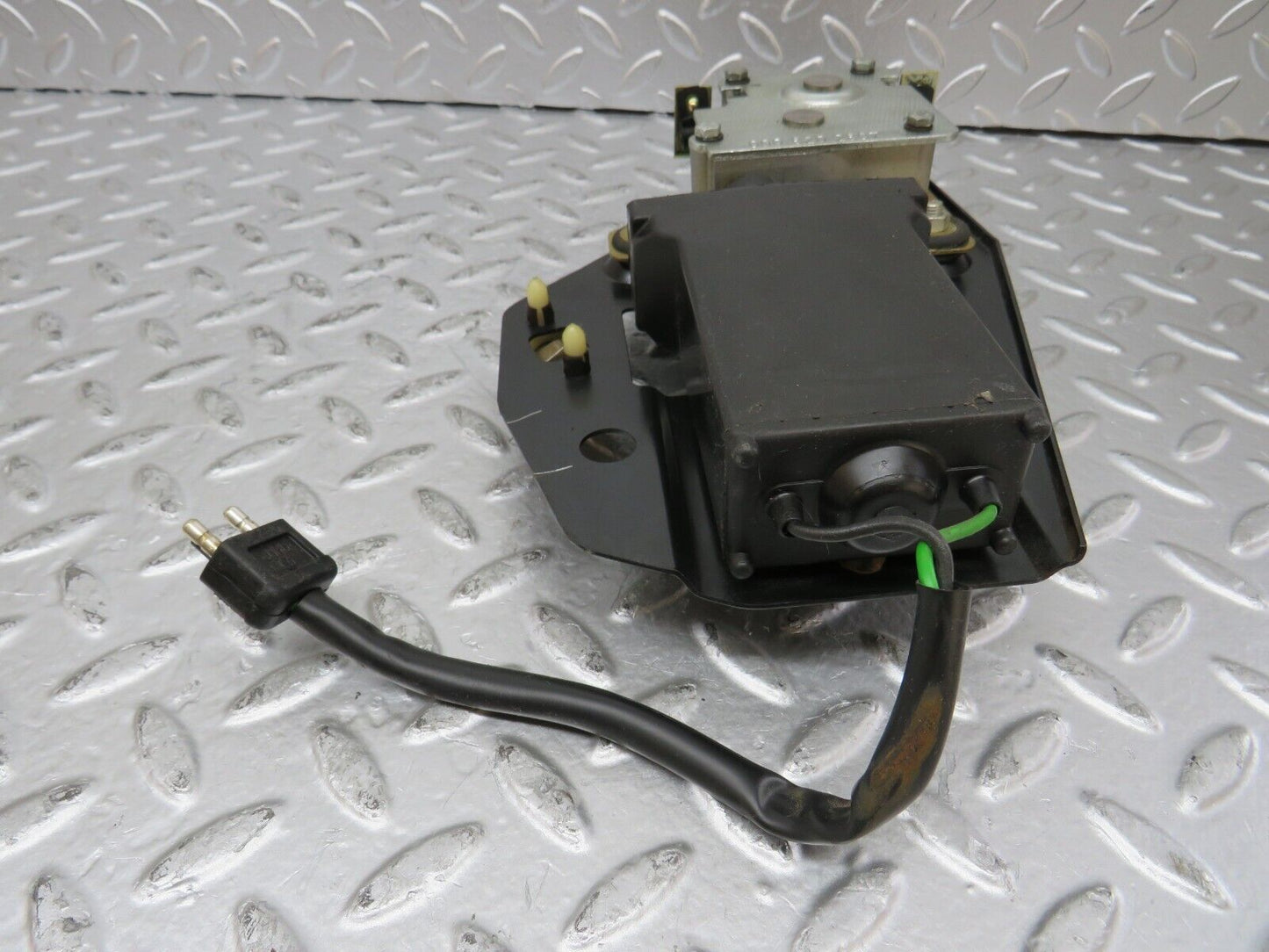 26215 Mercedes-Benz W116 450SE Sunroof Motor With Bracket 0008202807