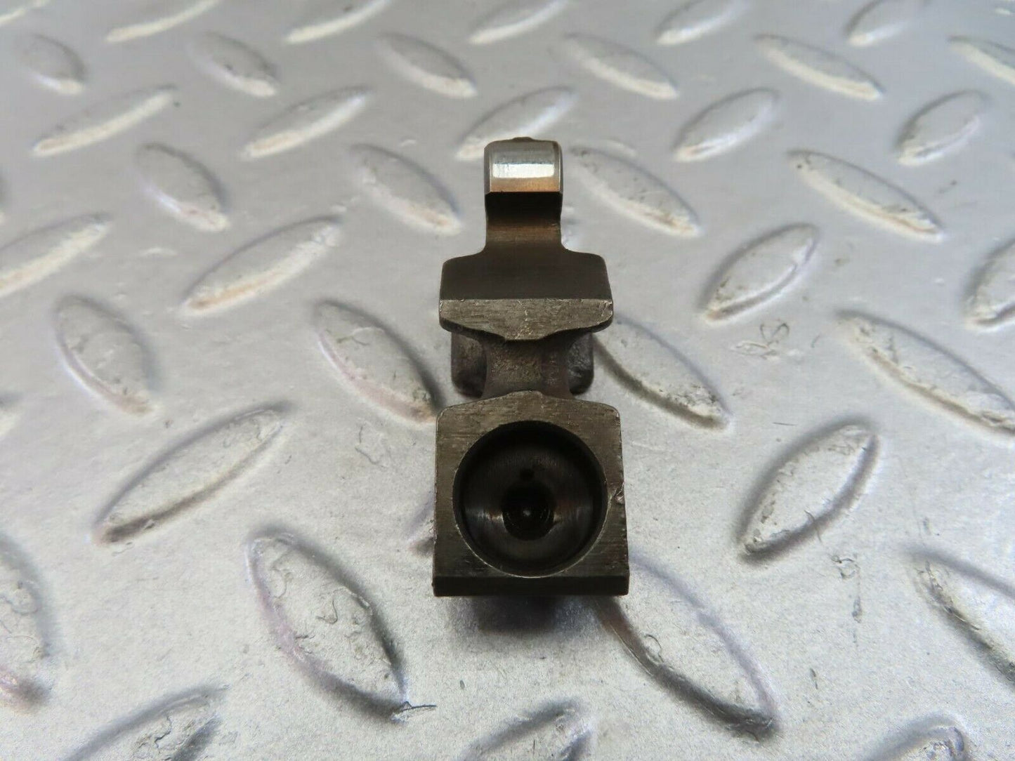 9869 Mercedes-Benz C123 280CE Coupe Valve Rocker Arm With Retaining Spring